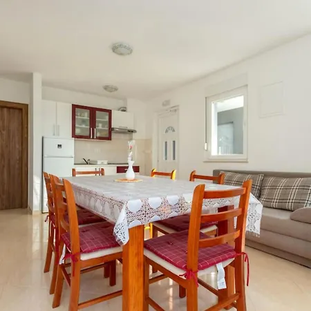 Casa Llena سيغيت فغانييتْسا